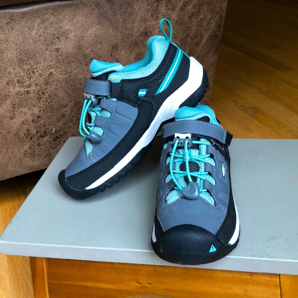 Keens kids hiking shoe, size 13
